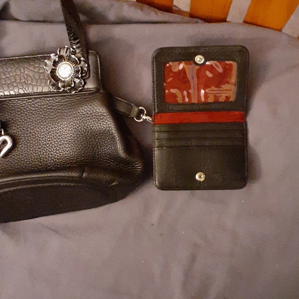 Black Women’s Leather Handbag with Floral Accent - Picture 4 of 10